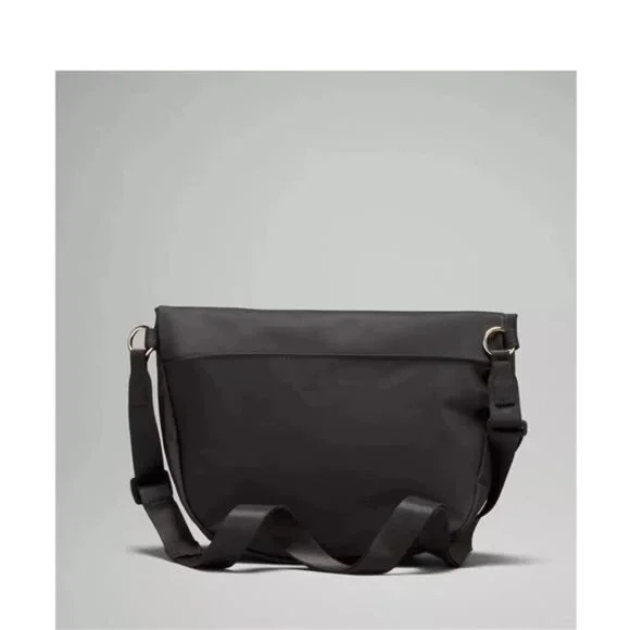 Lululemon Crossbody Bag Large 5L foldable storage bag, shoulder bag, Fanny Pack. - Picture 3 of 10